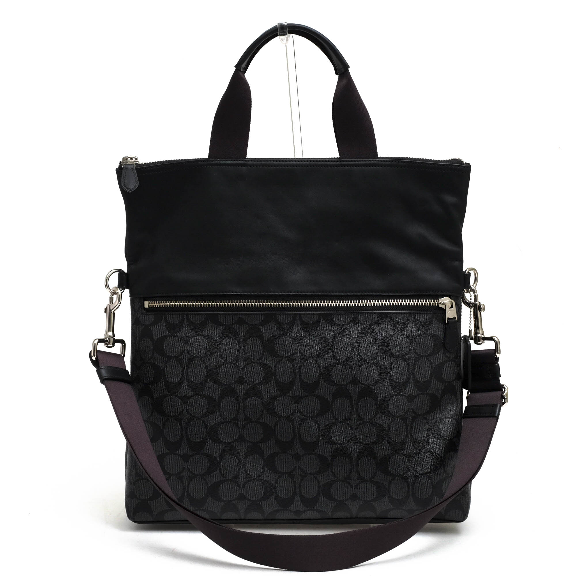 【商品詳細】◆ブランド名 COACH◆サイズ詳細 横幅 約36cm、縦幅 約38cm、マチ 約7cm、ショルダー長さ最大 約135cm◆仕様 ポケット×2 ファスナーポケット×2 PC収納×1◆特徴 