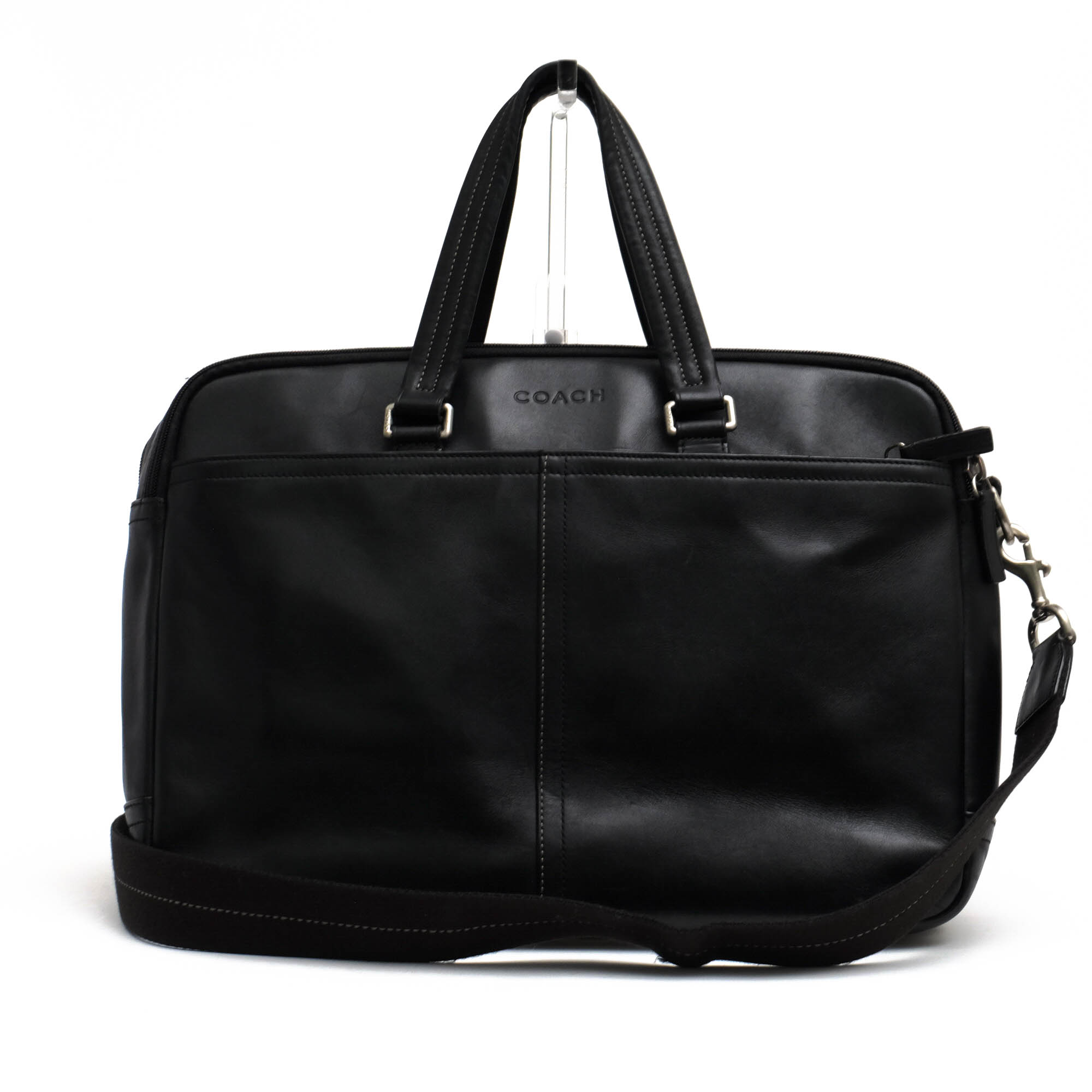 【商品詳細】◆ブランド名 COACH◆サイズ詳細 横幅 約38.5cm、縦幅 約28cm、マチ 約11.5cm、ショルダー長さ最大 約130cm◆仕様 ファスナーポケット×2 ポケット×6◆特徴 A4